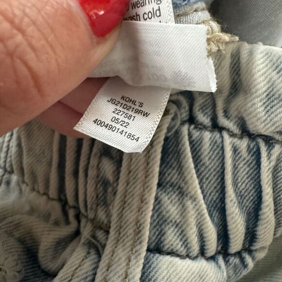 SO Women's Distressed Blue Denim High Rise Mom Jean Size 7/28W Paper Bag Waist - Picture 9 of 11